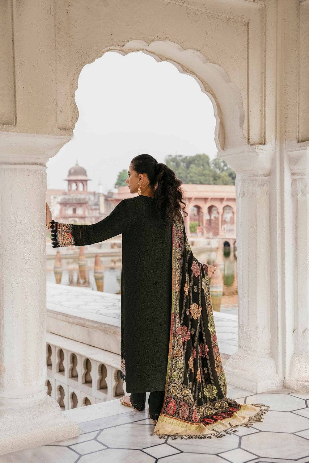 img_nishat_winter_23_awwal_boutique