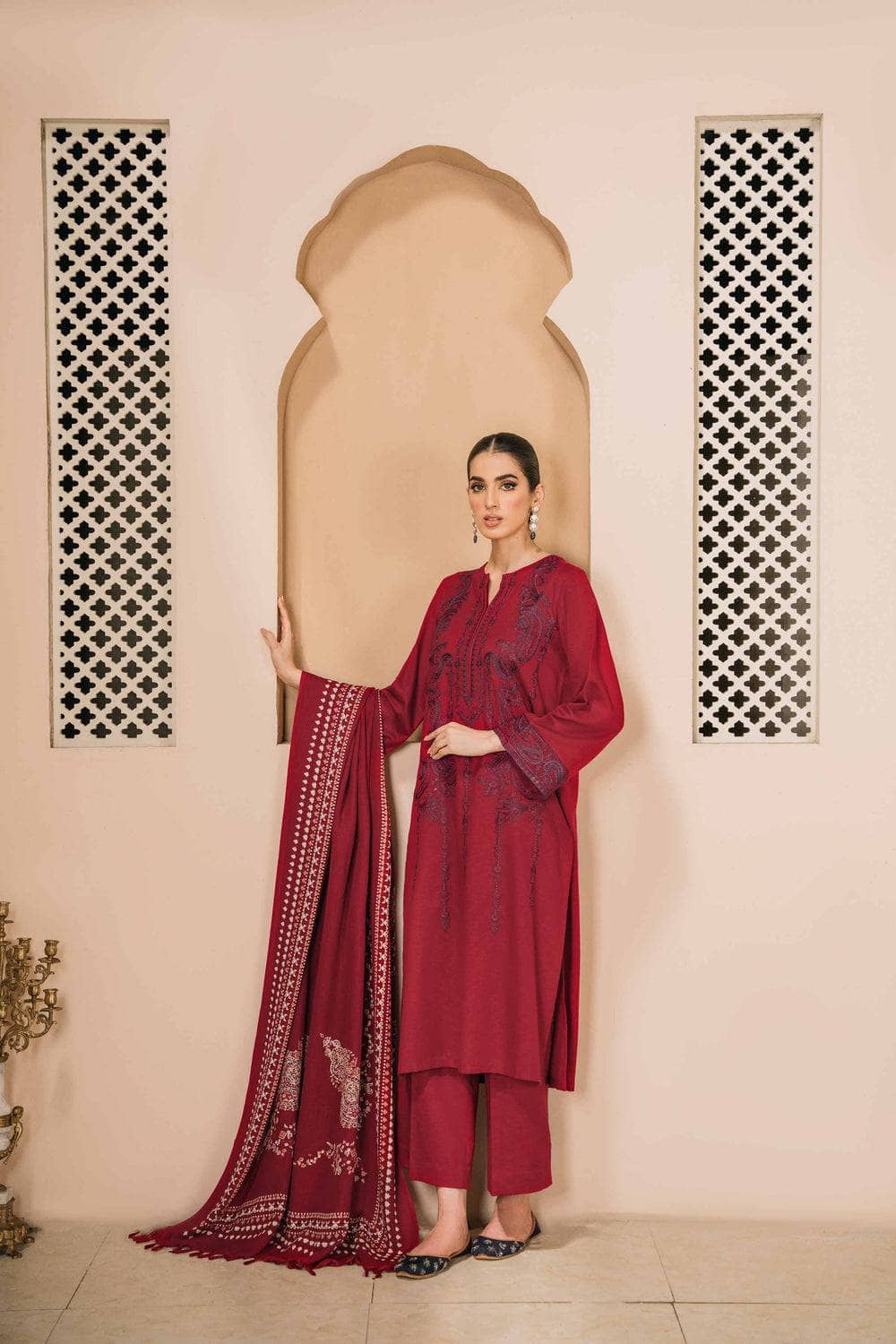 img_nishat_winter_23_awwal_boutique