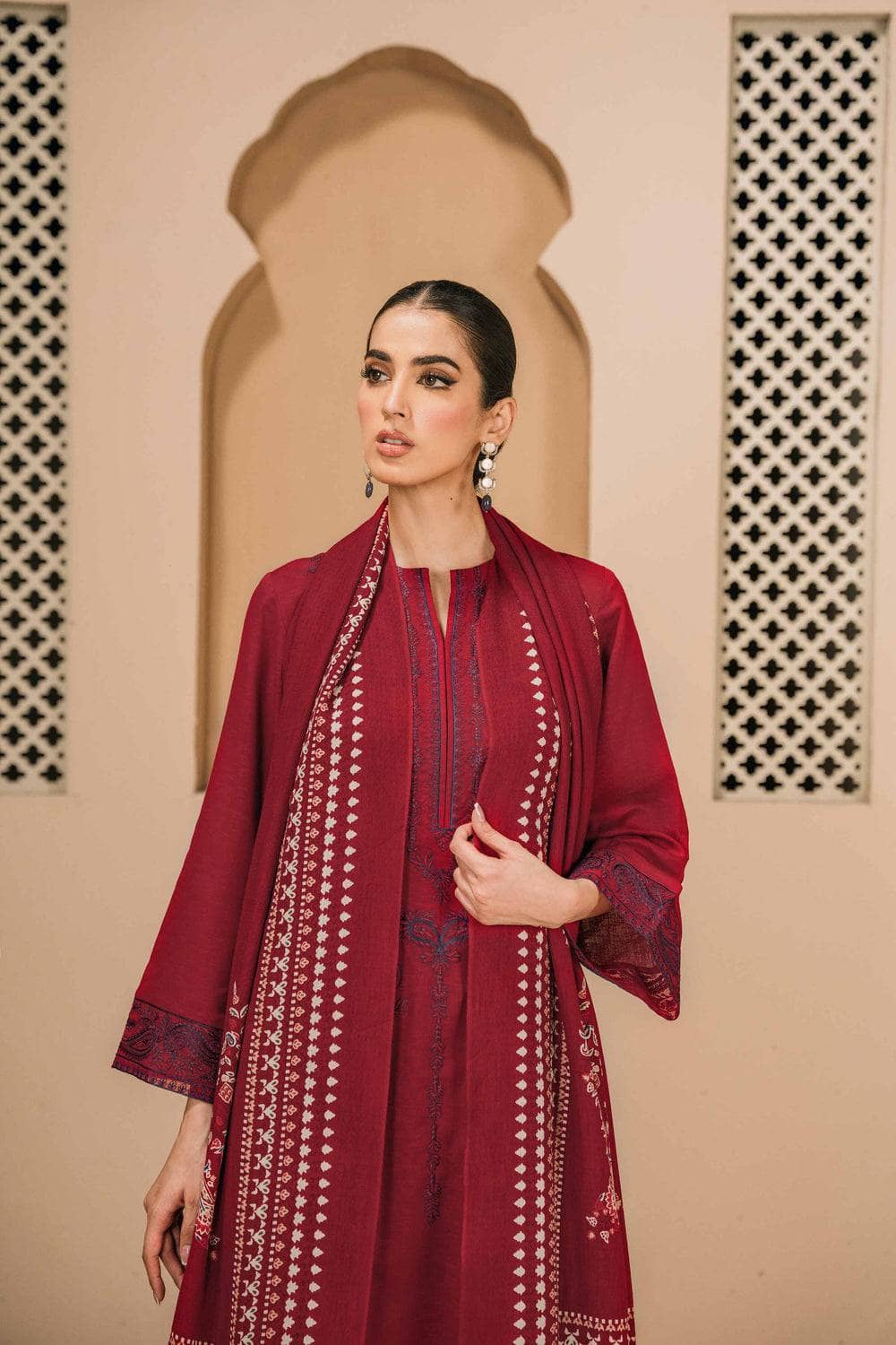 img_nishat_winter_23_awwal_boutique