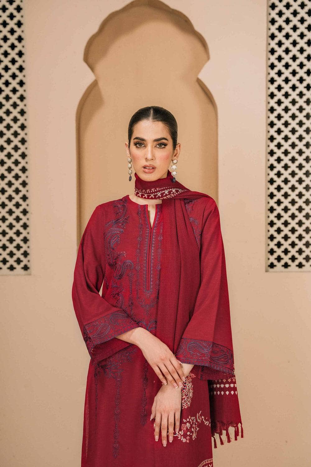img_nishat_winter_23_awwal_boutique