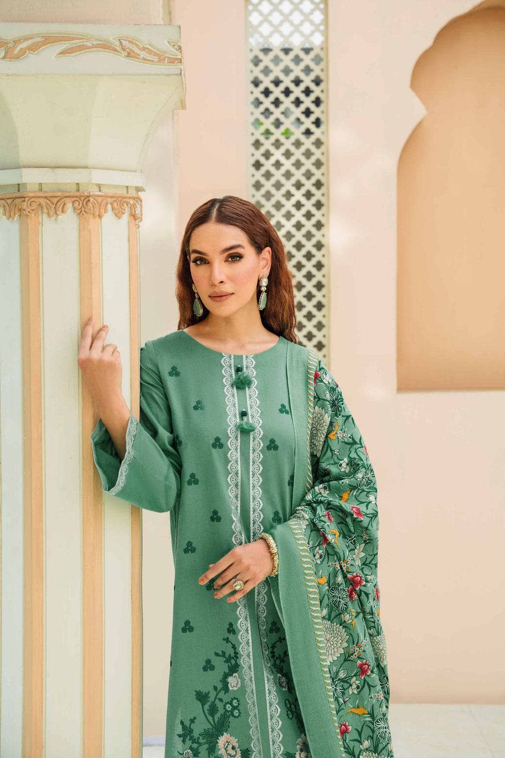 img_nishat_winter_23_awwal_boutique