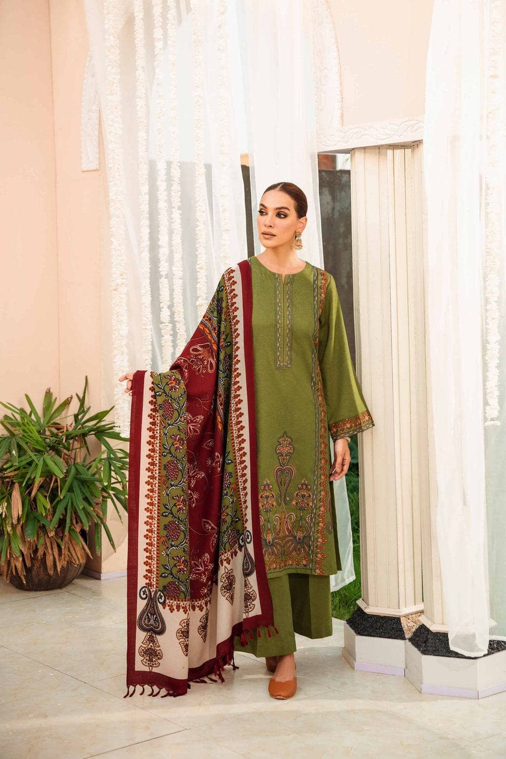 img_nishat_winter_23_awwal_boutique