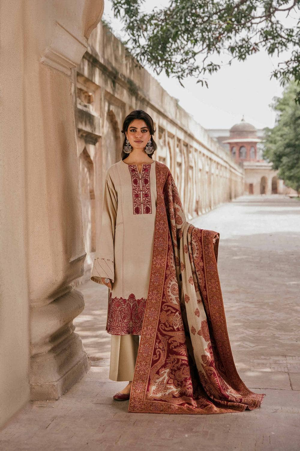 img_nishat_winter_23_awwal_boutique