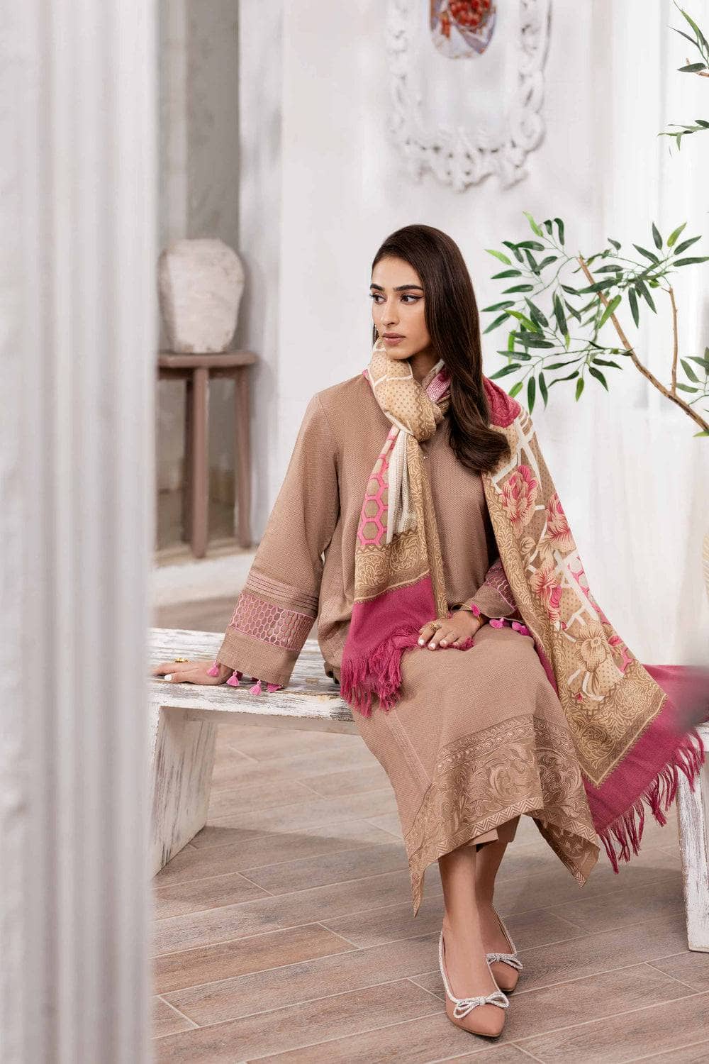 img_nishat_winter_23_awwal_boutique