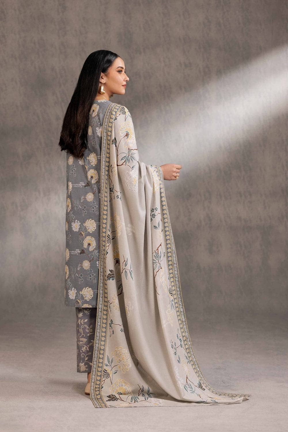img_nishat_linen_awwal_boutique