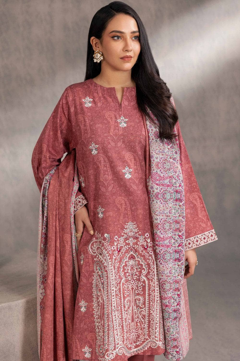 img_nishat_linen_awwal_boutique