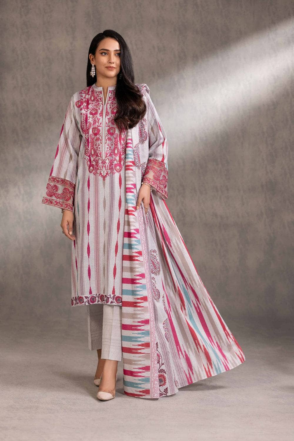 img_nishat_linen_awwal_boutique