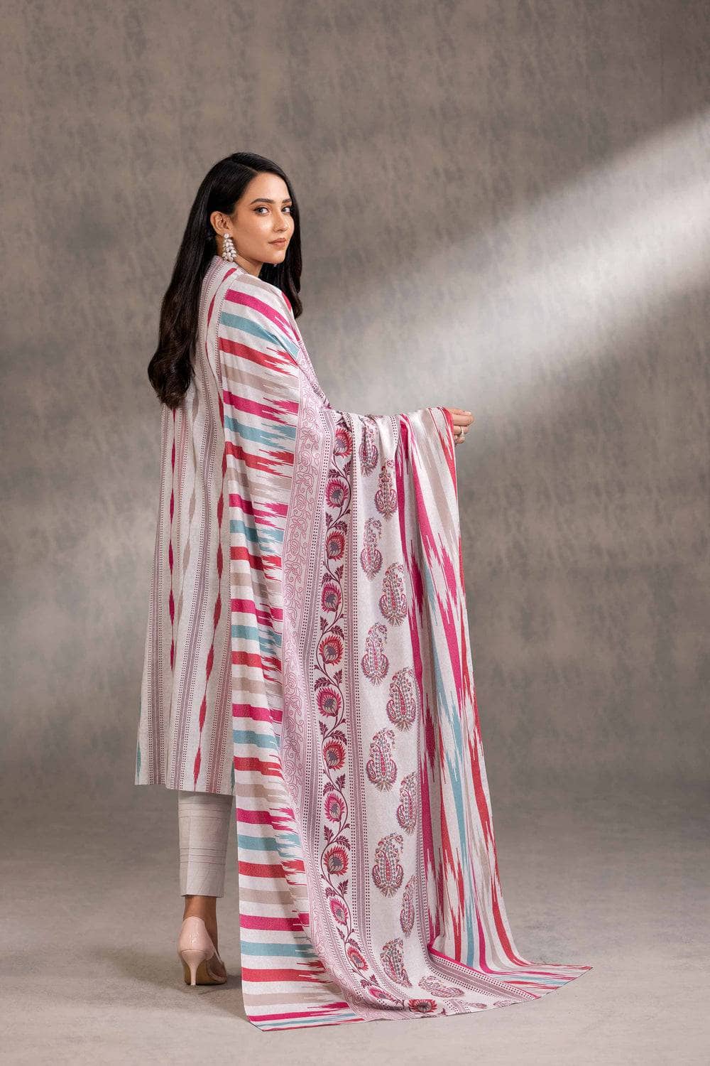 img_nishat_linen_awwal_boutique