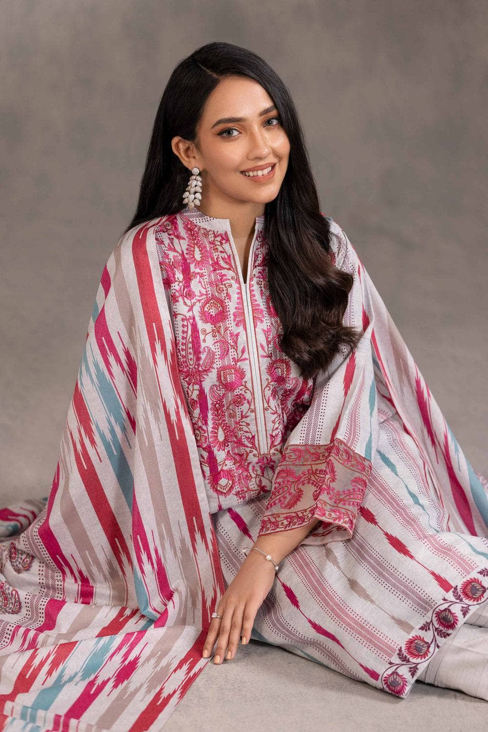 img_nishat_linen_awwal_boutique