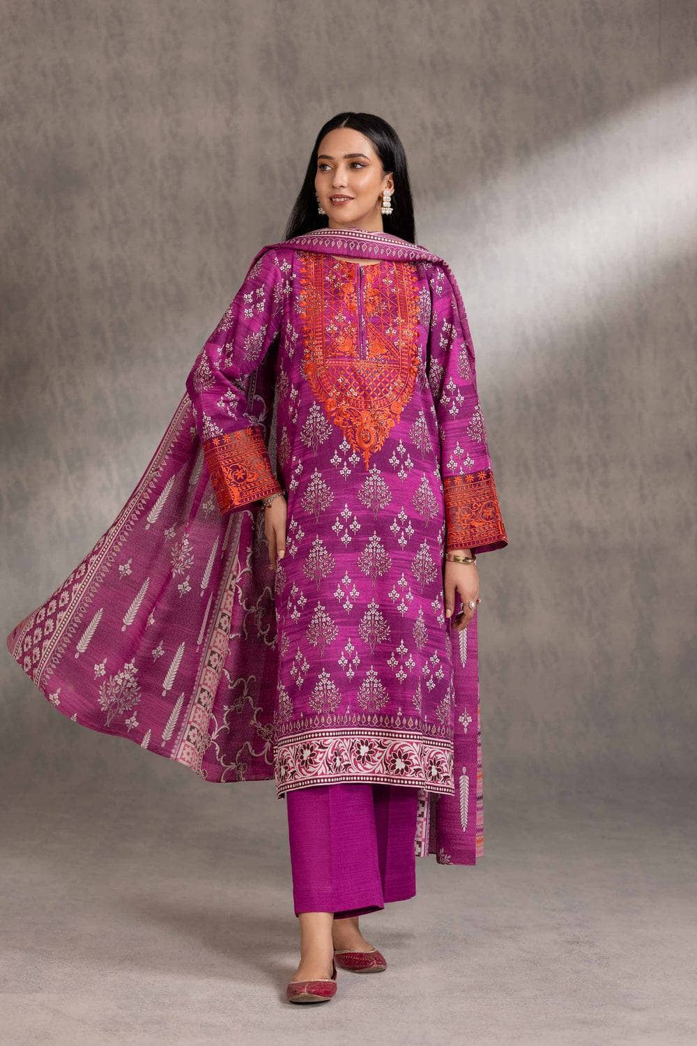 img_nishat_linen_awwal_boutique