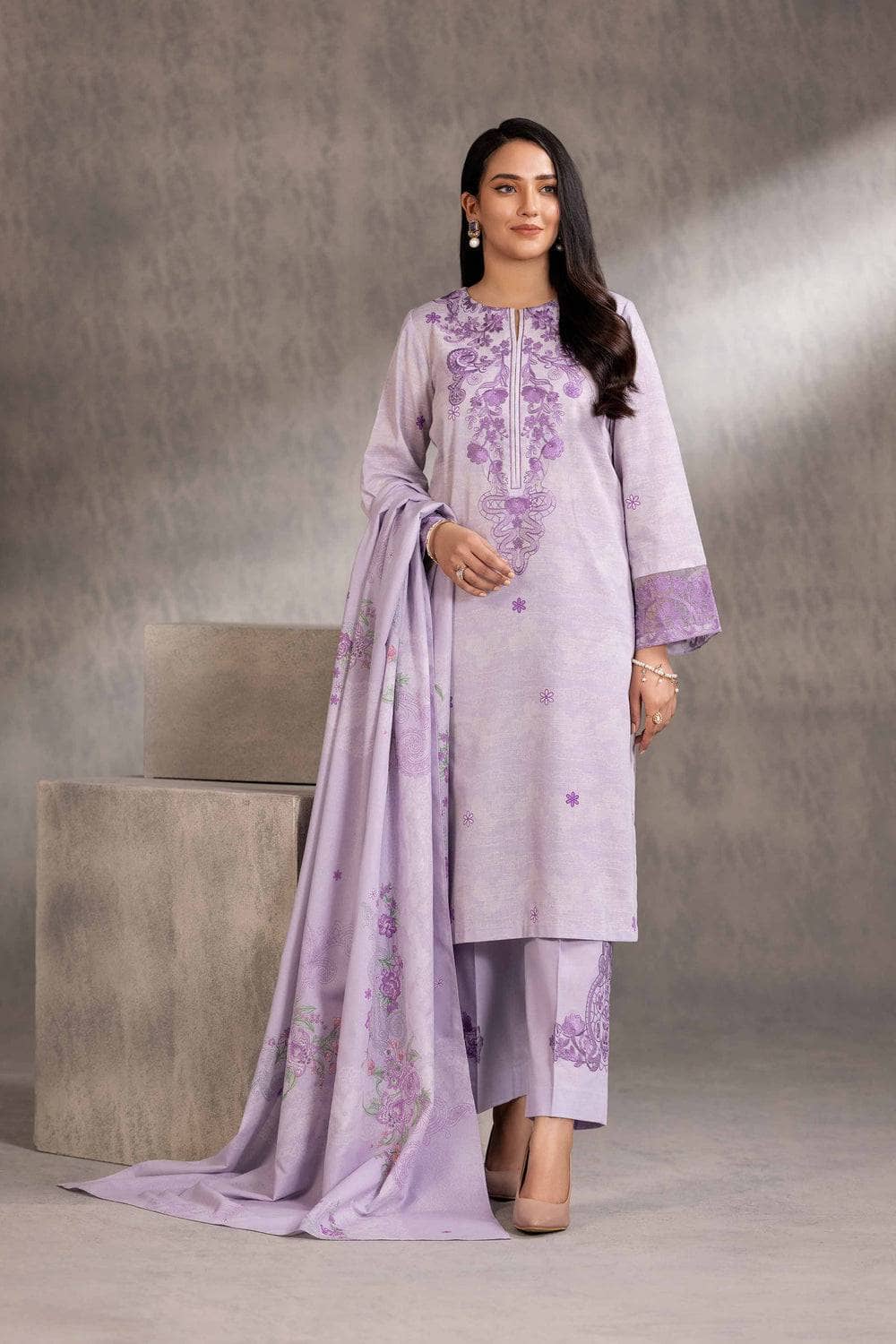 img_nishat_linen_awwal_boutique