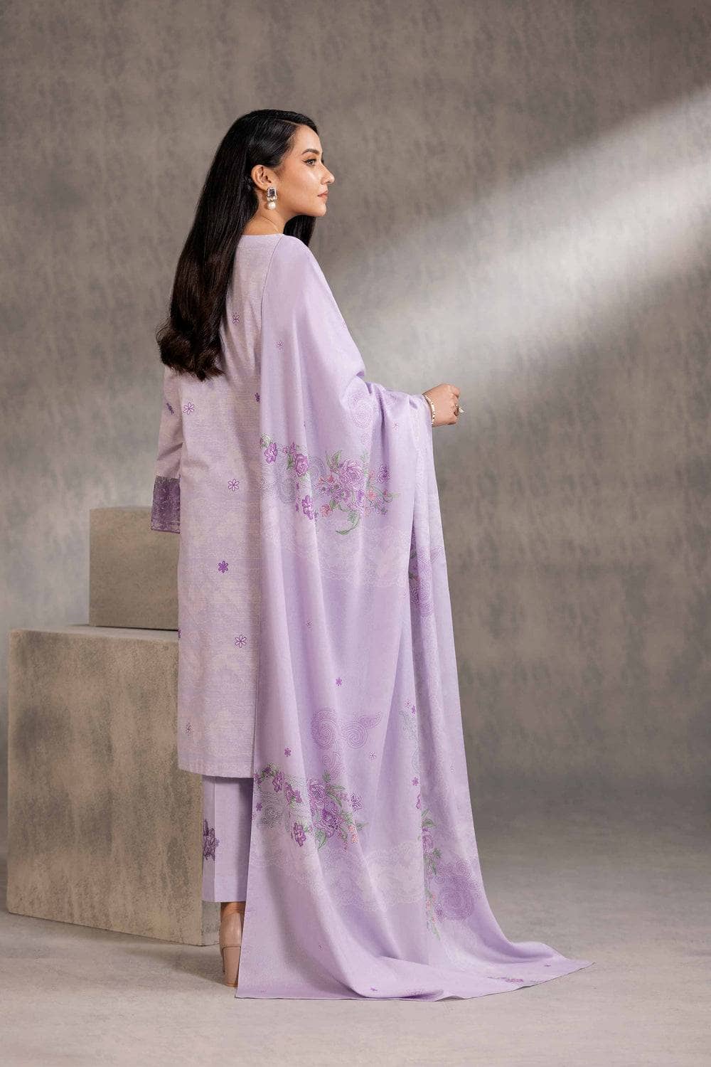 img_nishat_linen_awwal_boutique
