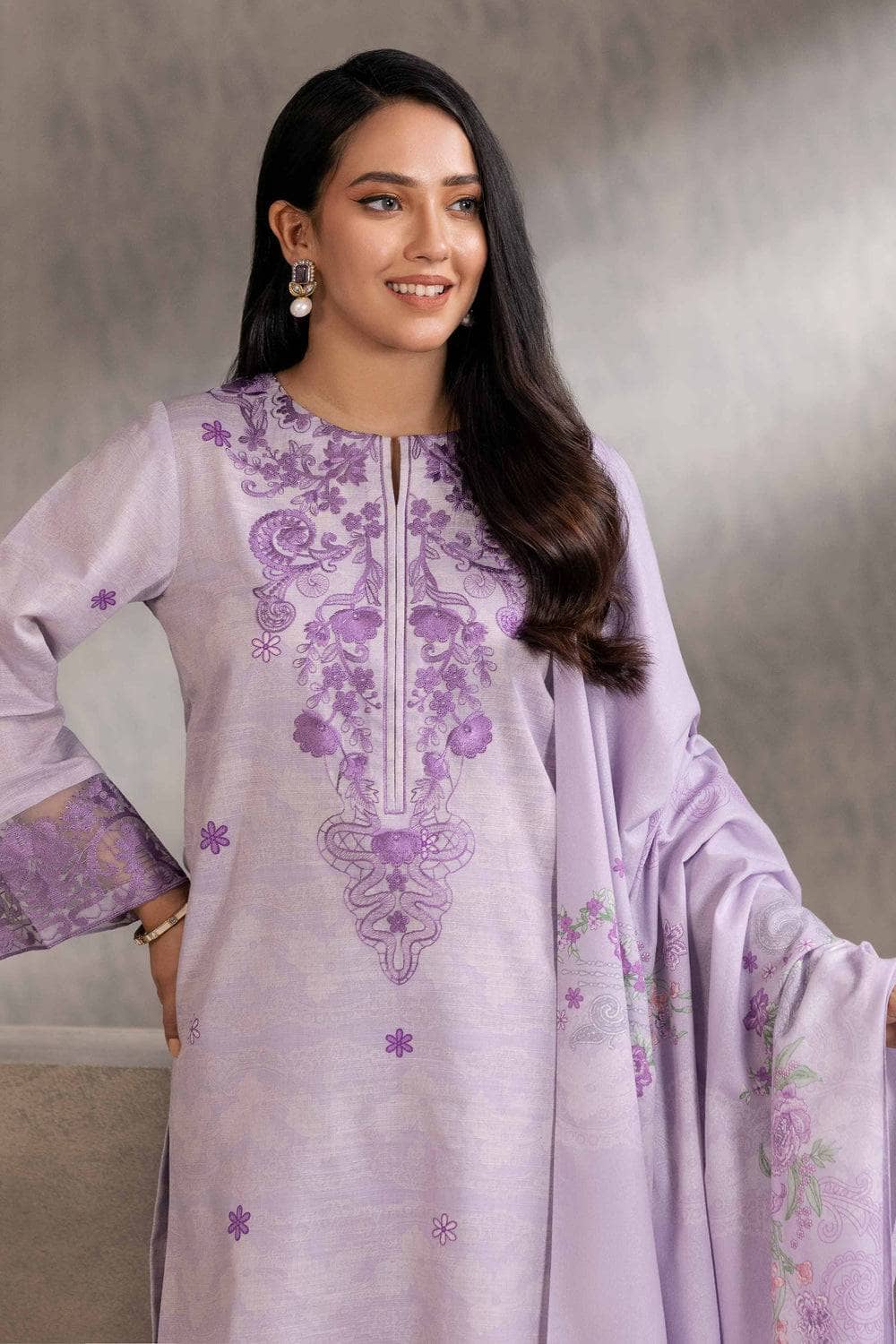 img_nishat_linen_awwal_boutique