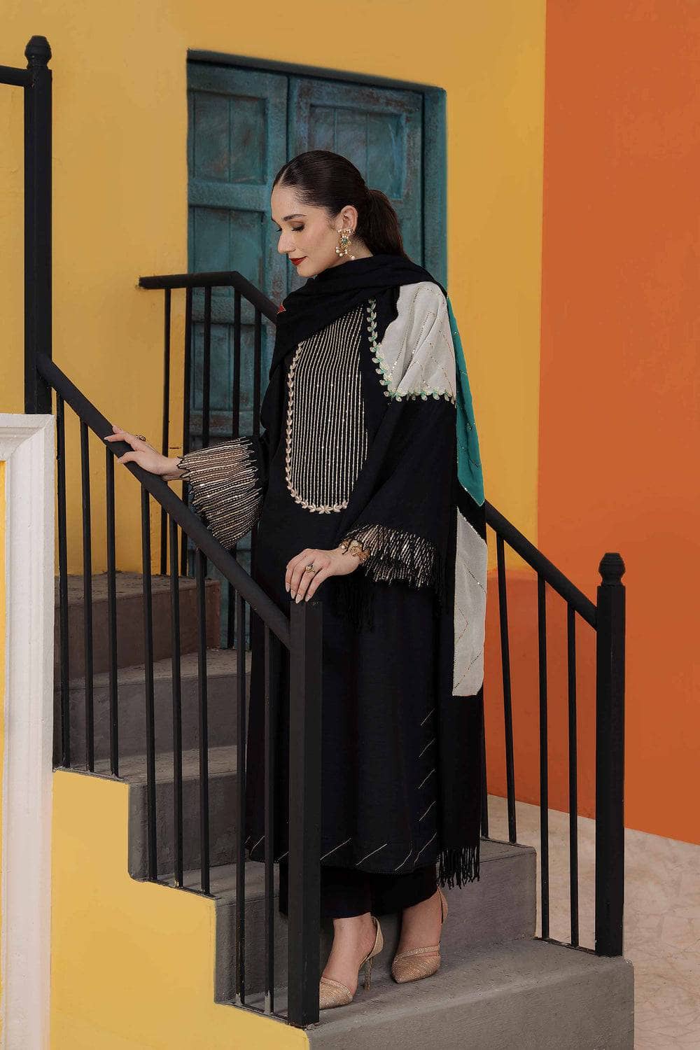 img_nishat_winter_23_awwal_boutique