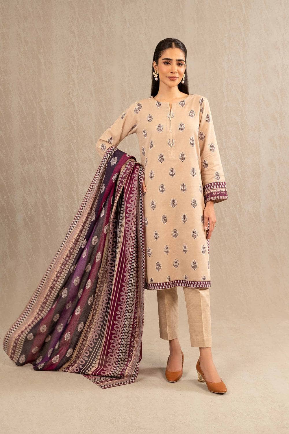 img_nishat_linen_awwal_boutique