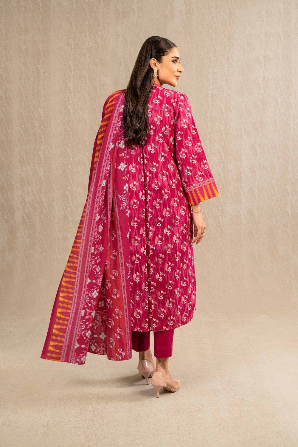 img_nishat_winter_23_awwal_boutique