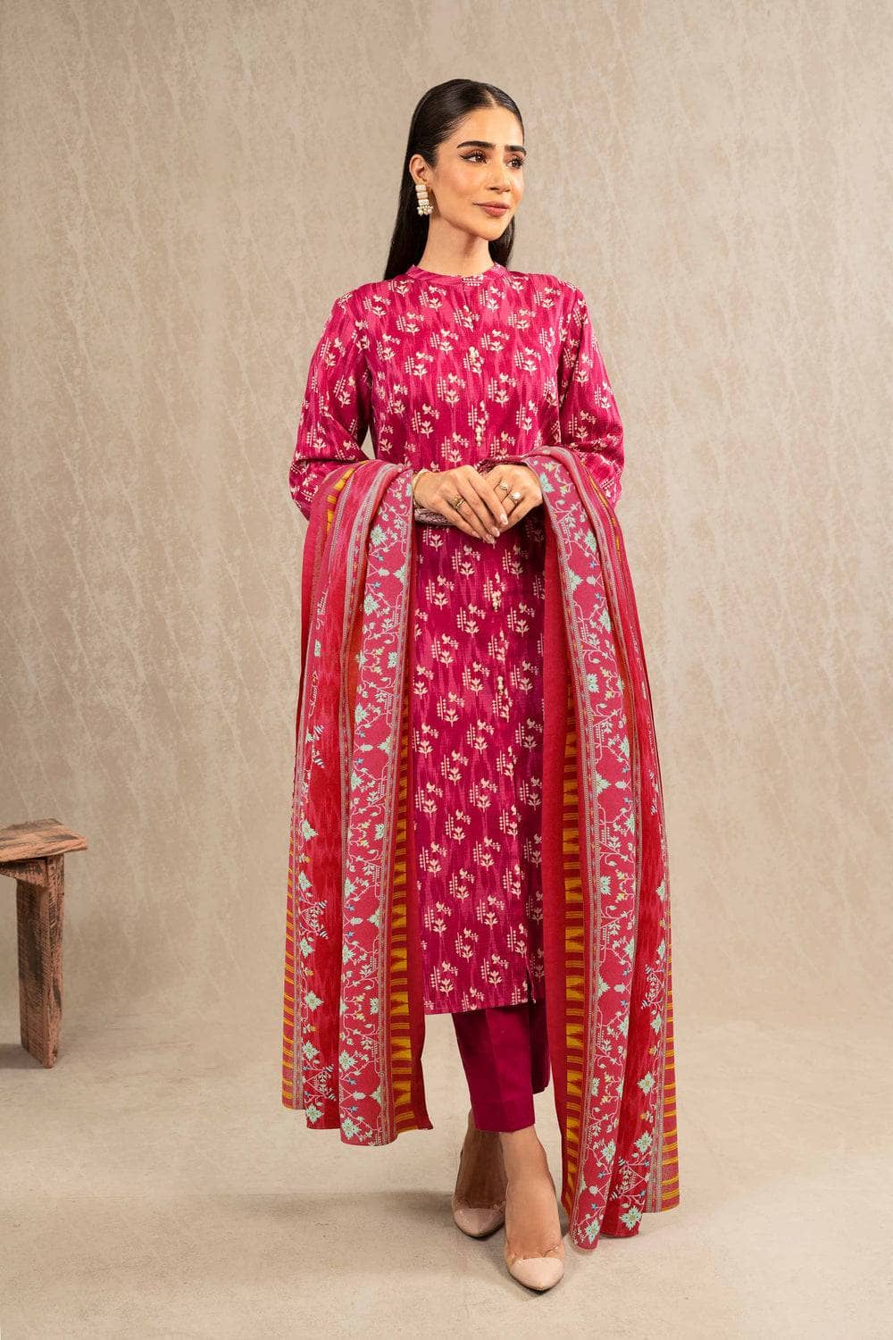 img_nishat_winter_23_awwal_boutique