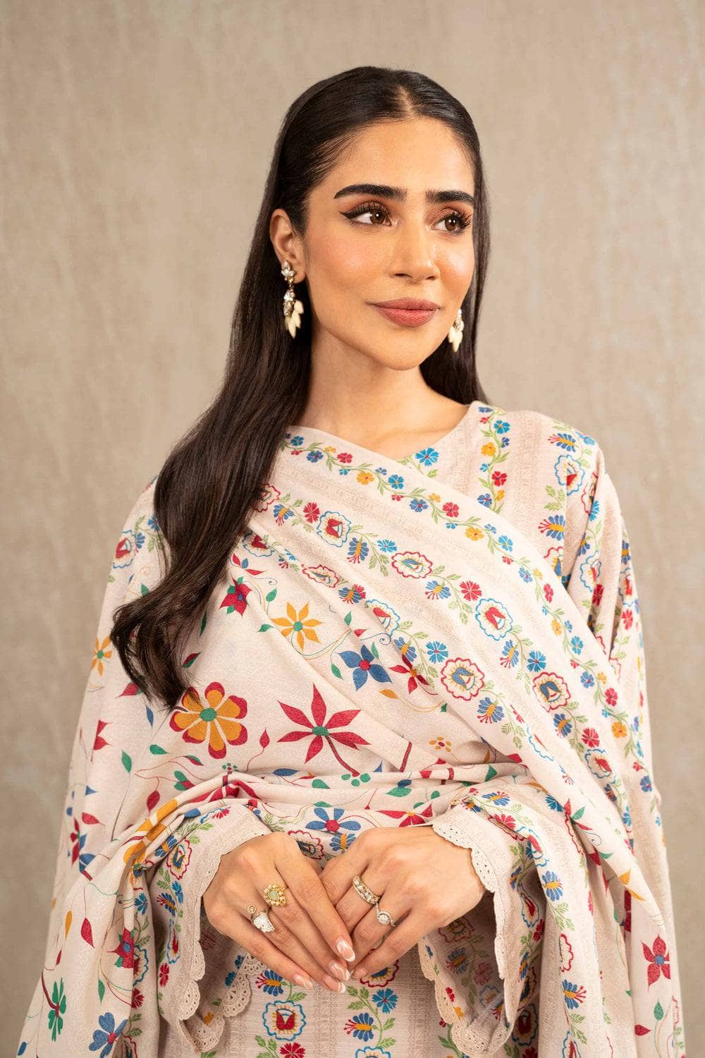 img_nishat_winter_23_awwal_boutique