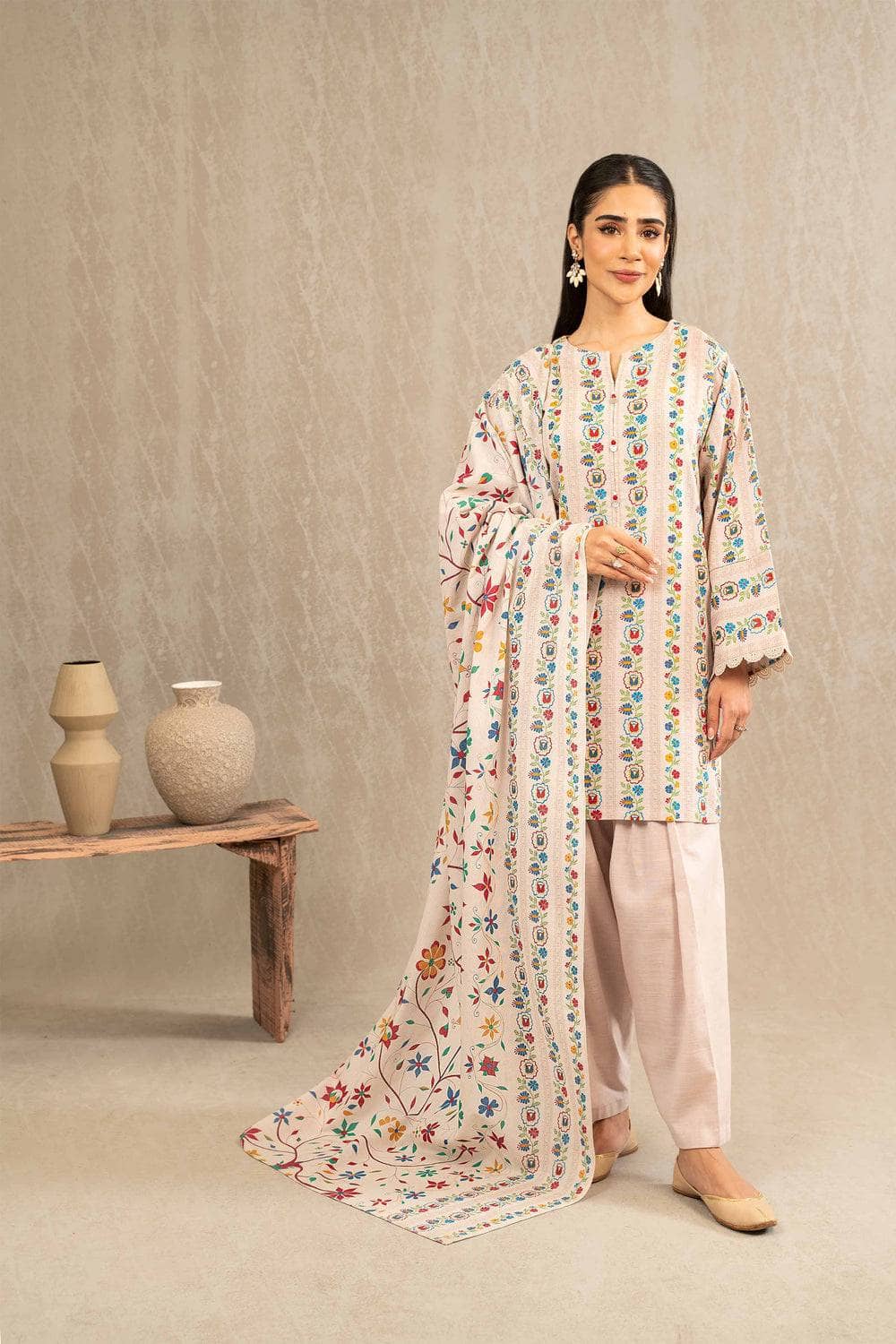 img_nishat_winter_23_awwal_boutique