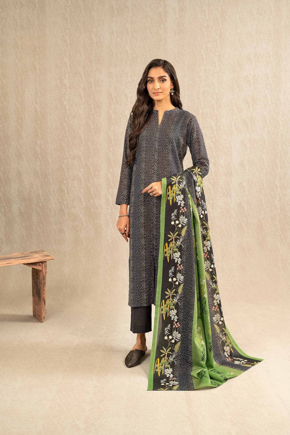 img_nishat_winter_23_awwal_boutique
