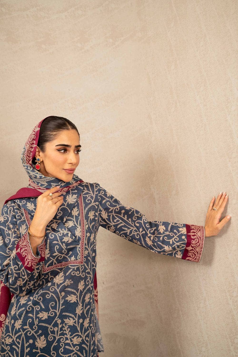 img_nishat_winter_23_awwal_boutique