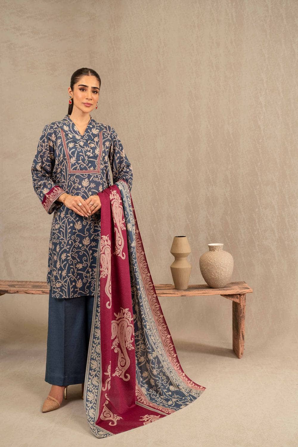 img_nishat_winter_23_awwal_boutique