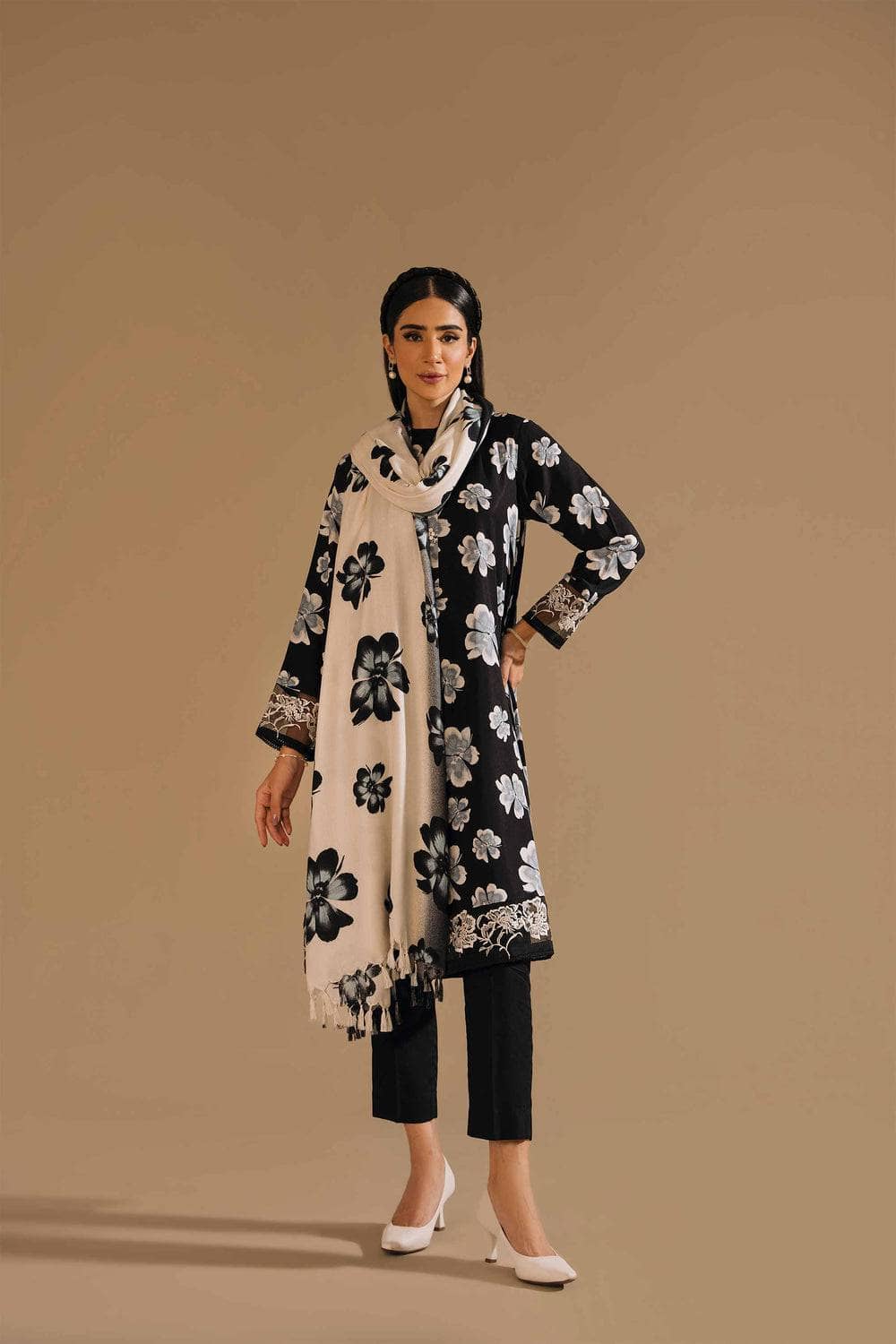 img_nishat_winter_23_awwal_boutique