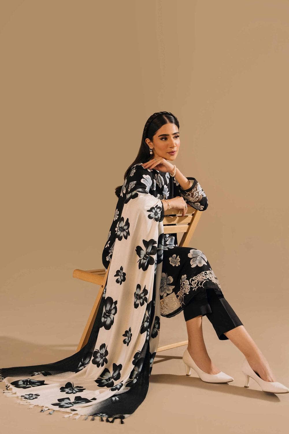 img_nishat_winter_23_awwal_boutique