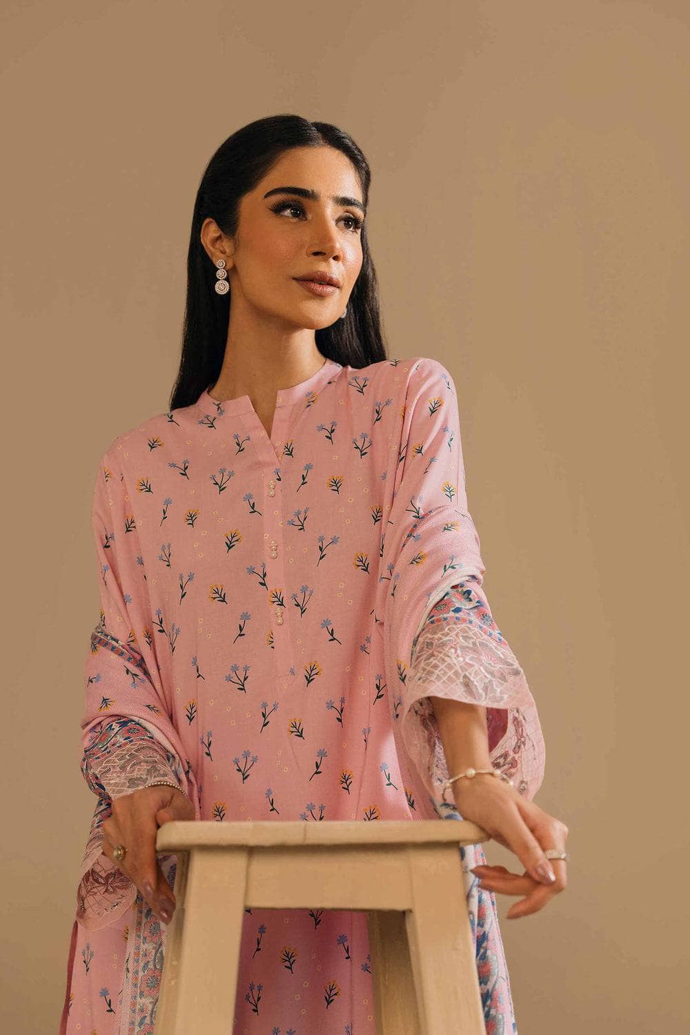 img_nishat_winter_23_awwal_boutique