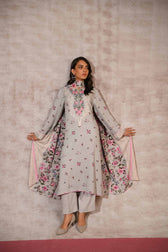 img_nishat_winter_23_awwal_boutique