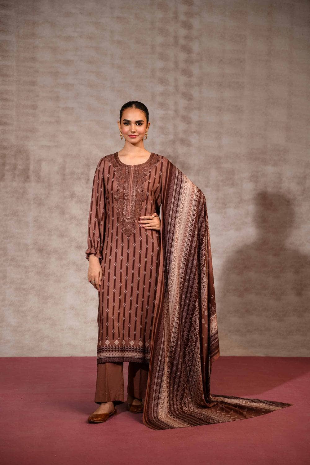 img_nishat_linen_awwal_boutique