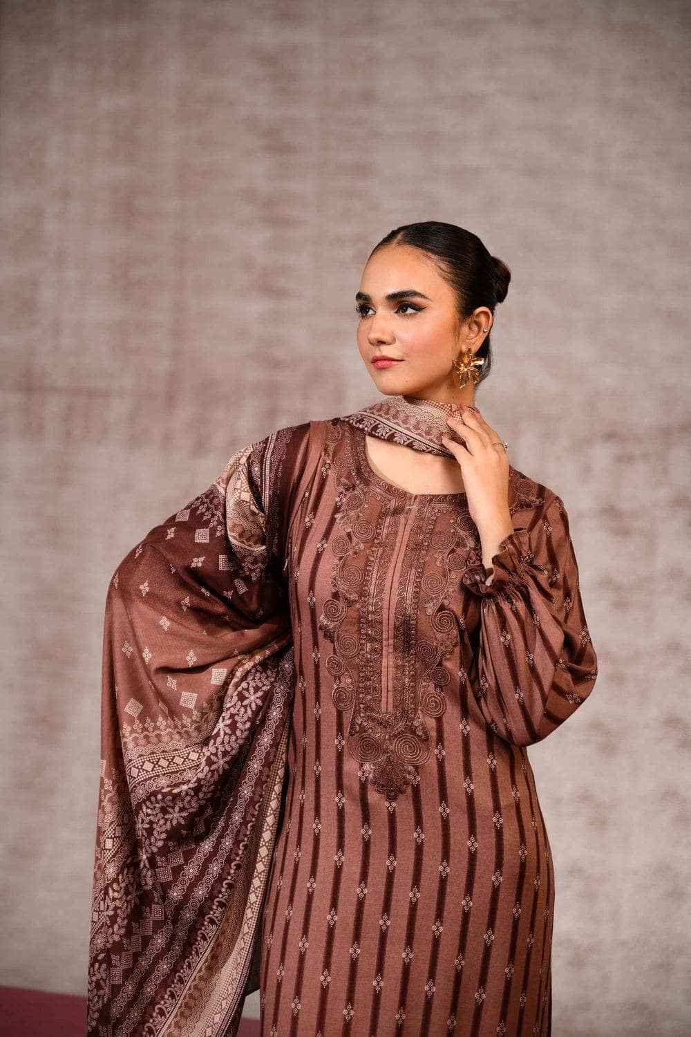 img_nishat_linen_awwal_boutique