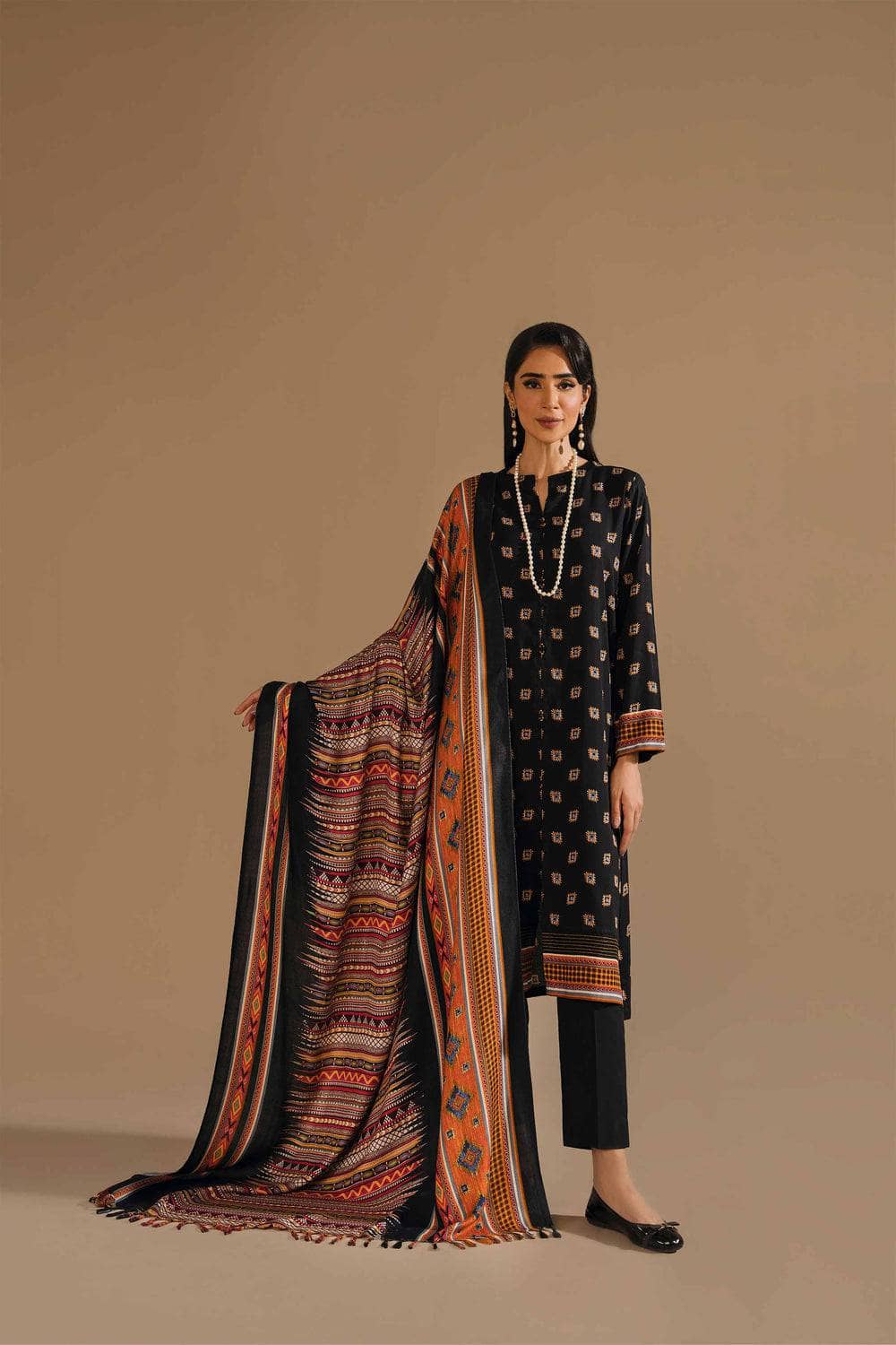 img_nishat_winter_23_awwal_boutique