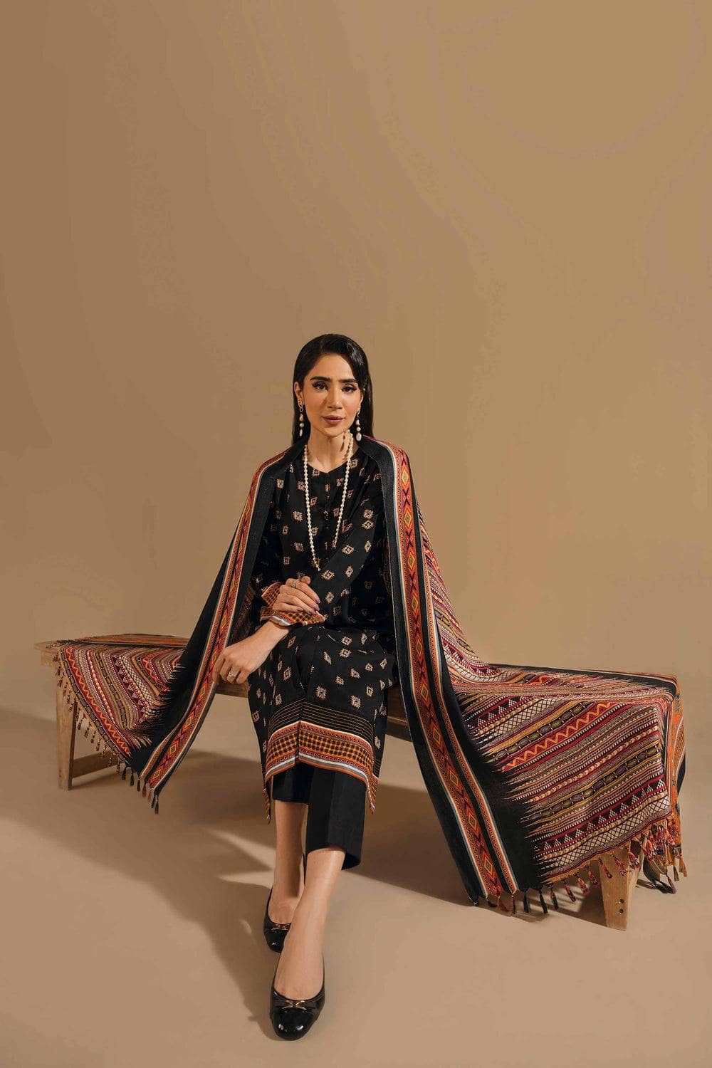 img_nishat_winter_23_awwal_boutique