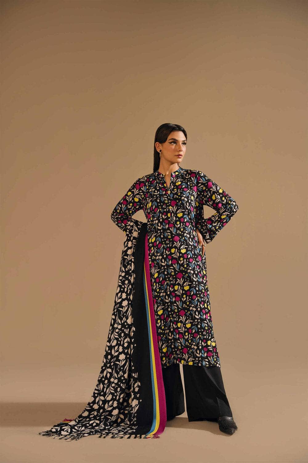 img_nishat_winter_23_awwal_boutique