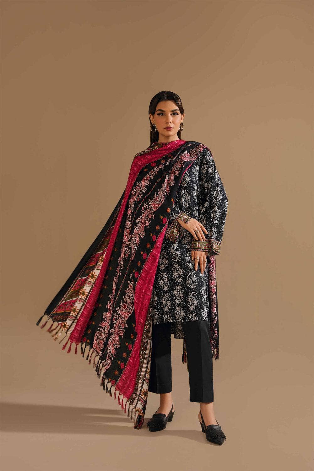 img_nishat_winter_23_awwal_boutique
