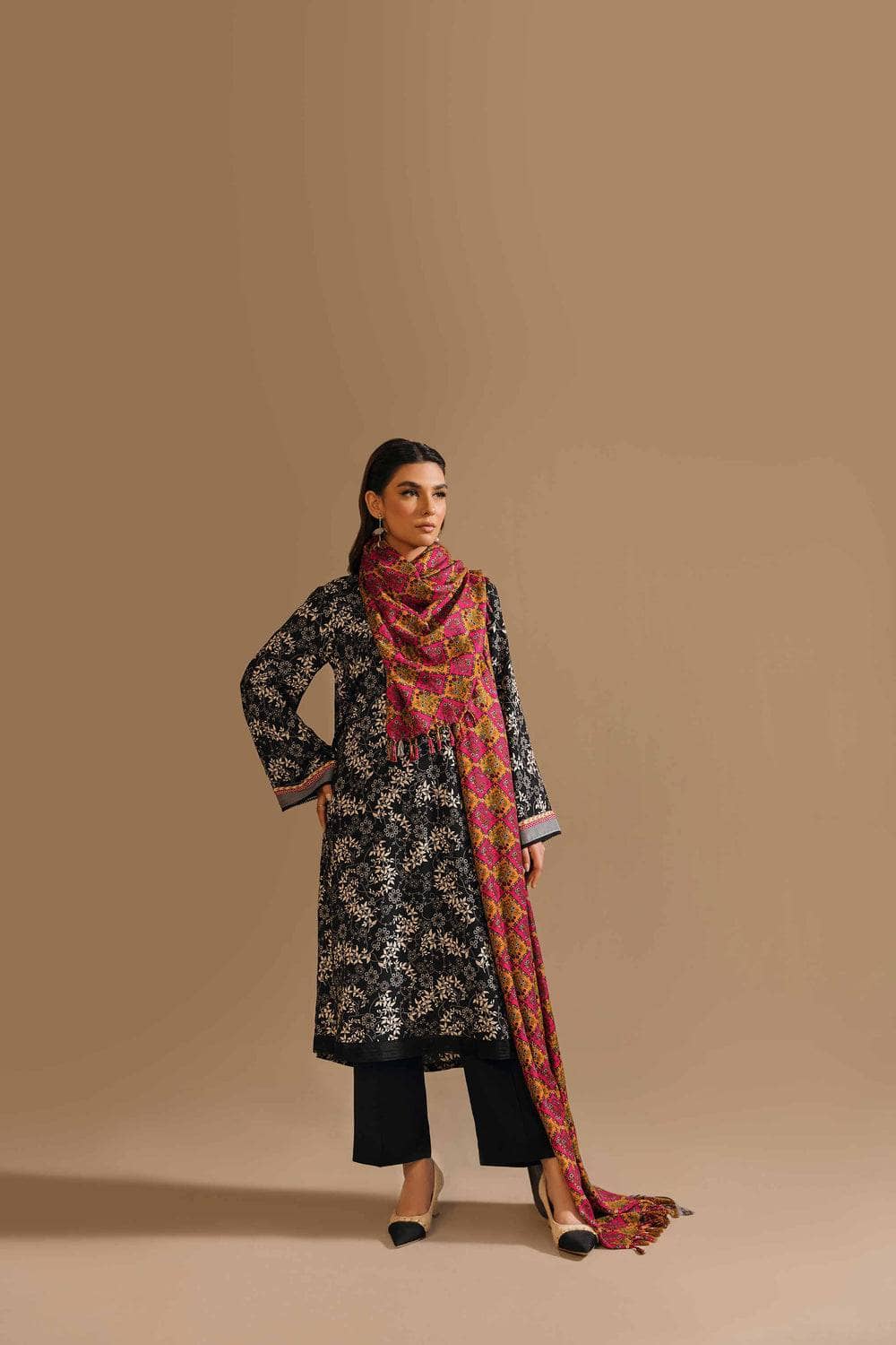img_nishat_winter_23_awwal_boutique