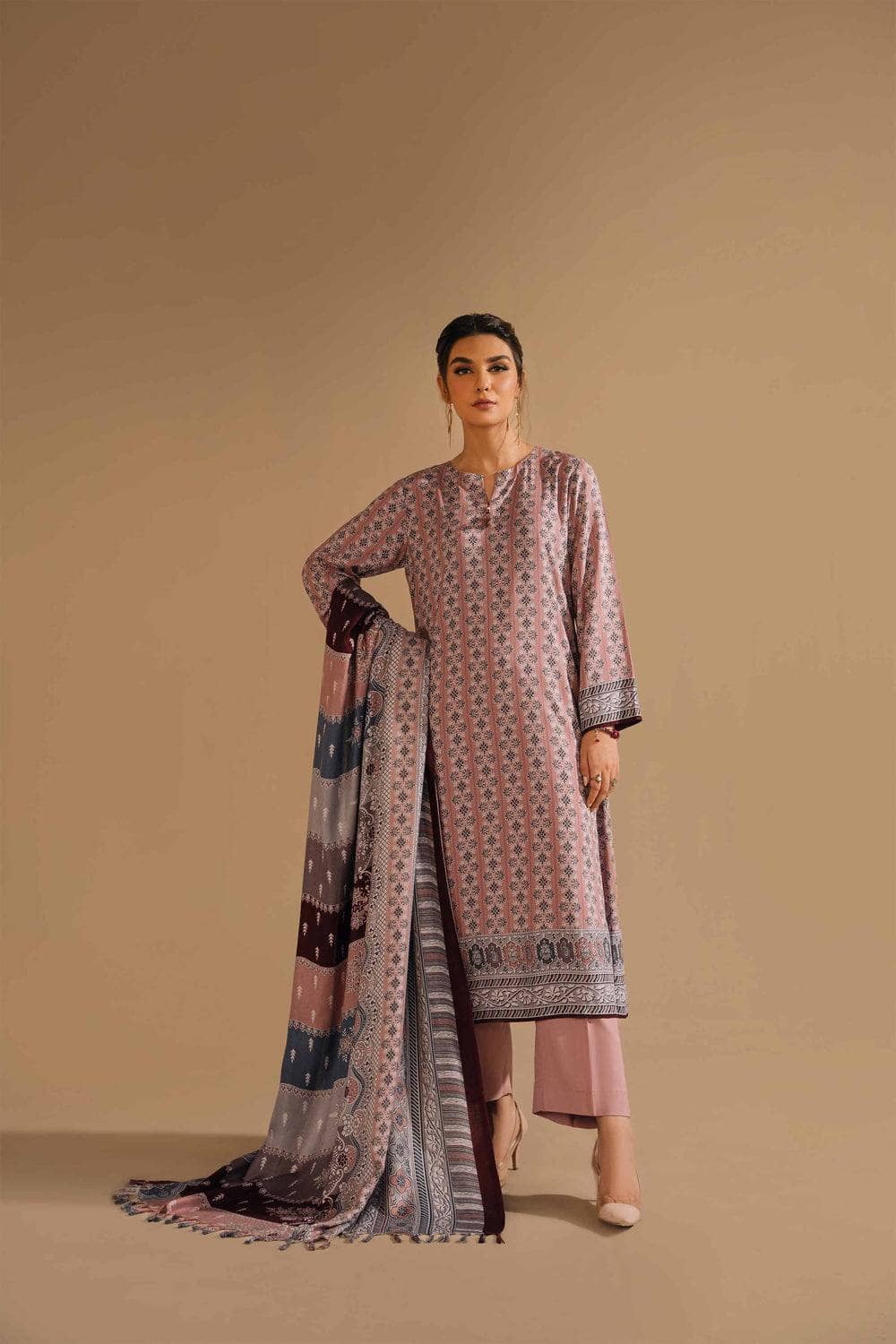 img_nishat_linen_awwal_boutique