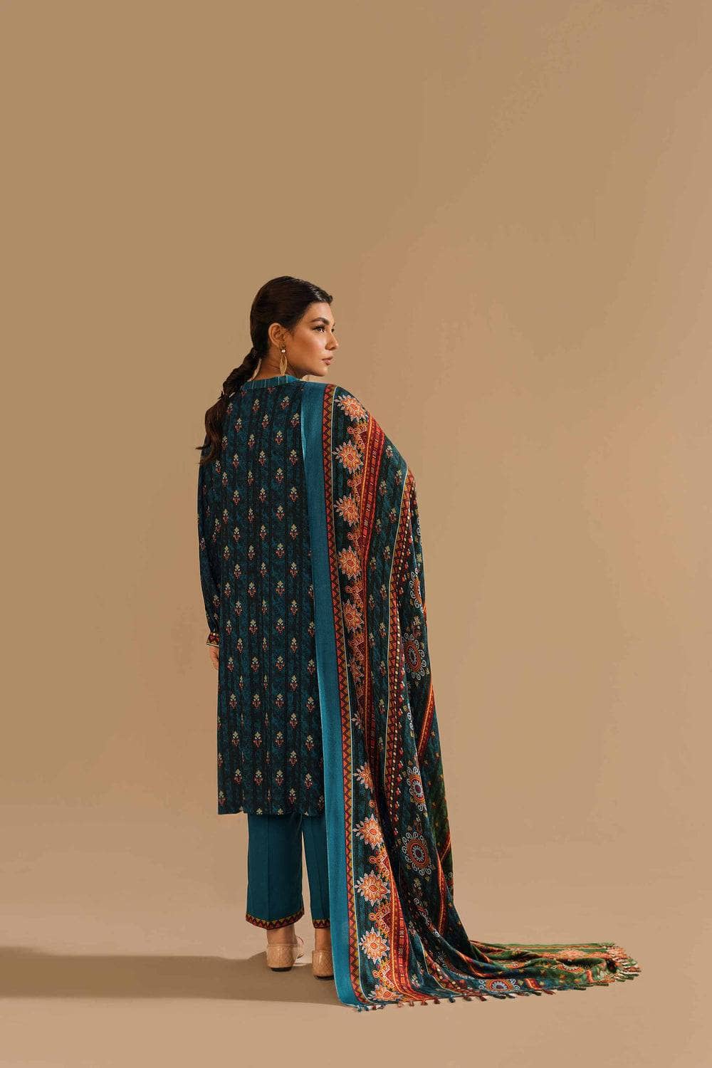 img_nishat_linen_awwal_boutique