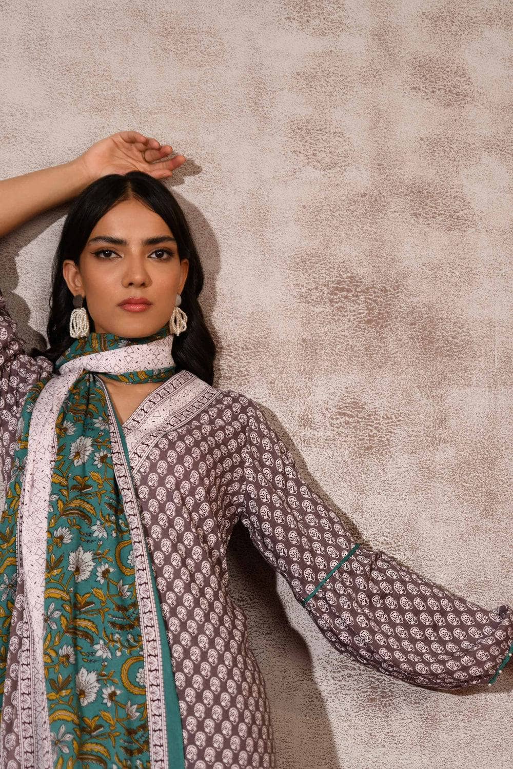 img_nishat_linen_awwal_boutique