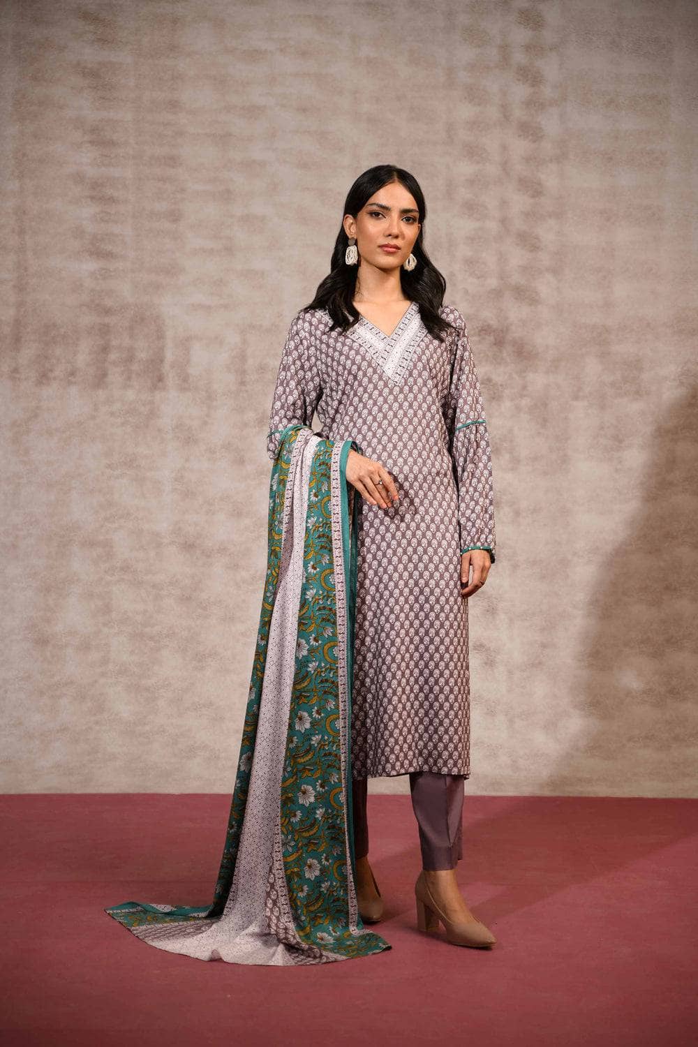 img_nishat_linen_awwal_boutique