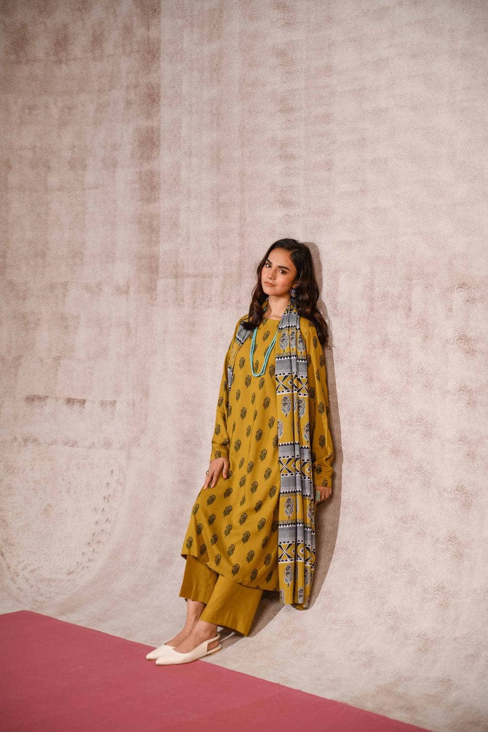 img_nishat_linen_awwal_boutique