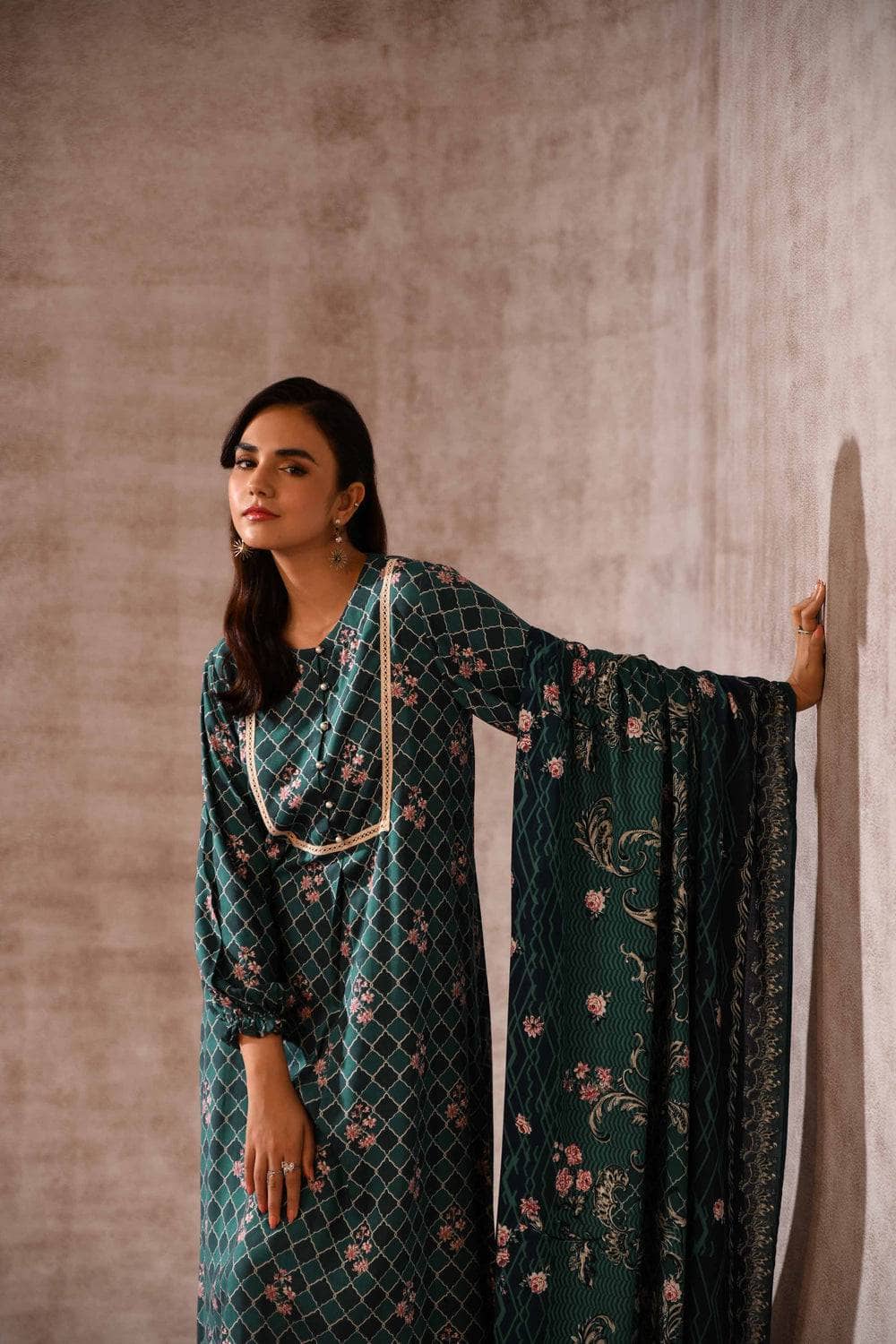 img_nishat_linen_awwal_boutique