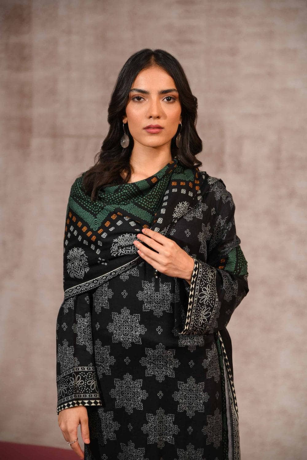 img_nishat_linen_awwal_boutique