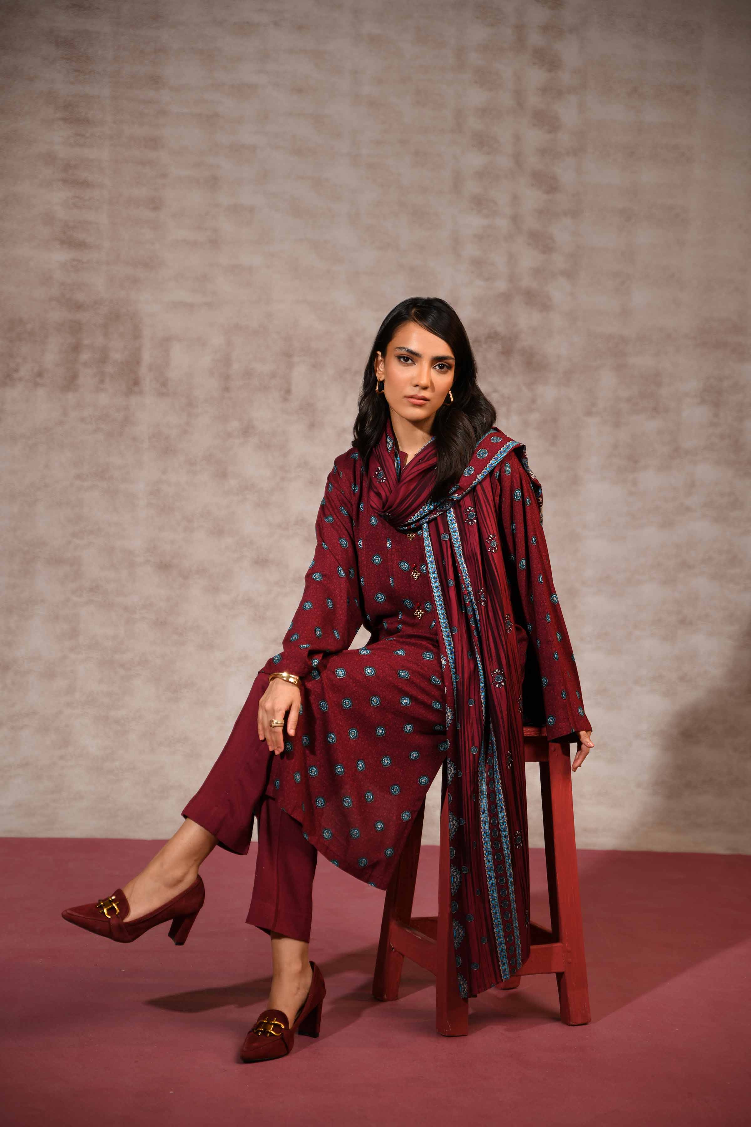 img_nishat_linen_awwal_boutique