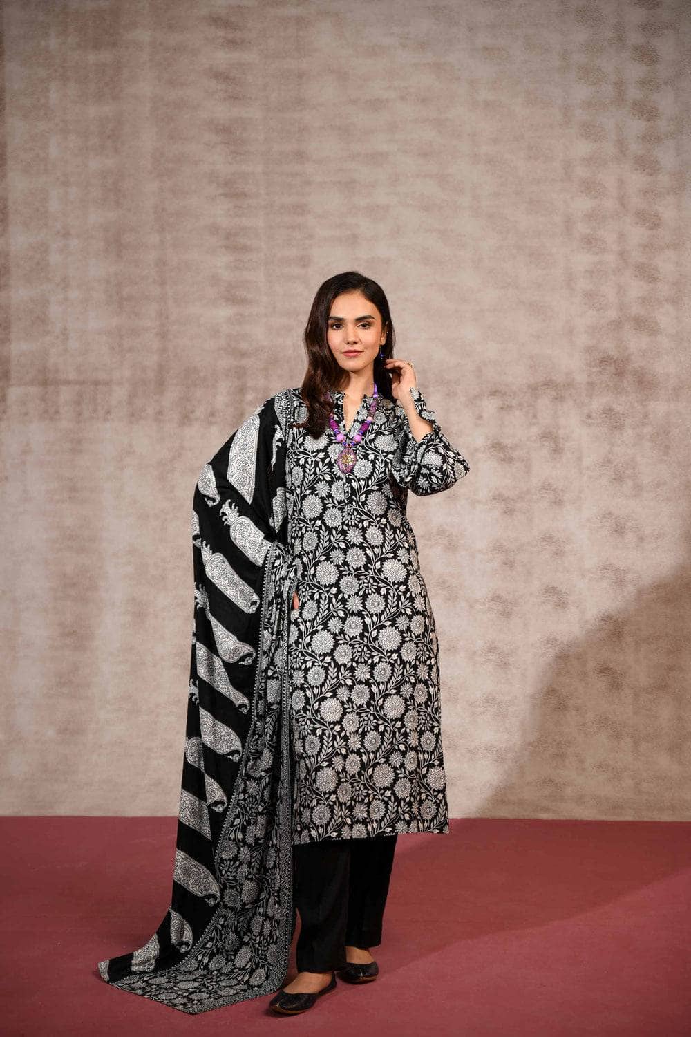 img_nishat_linen_awwal_boutique