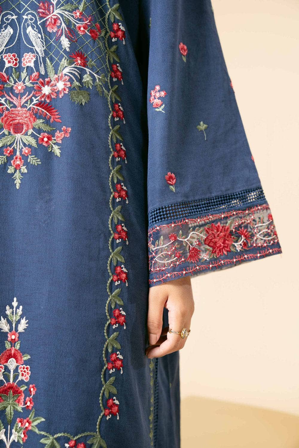 img_nishat_winter_24_awwal_boutique