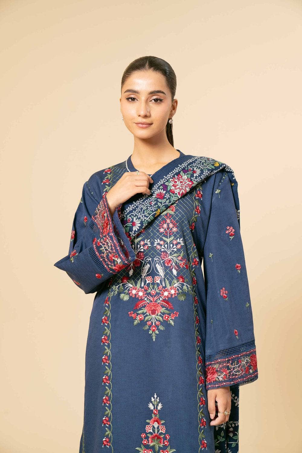img_nishat_winter_24_awwal_boutique