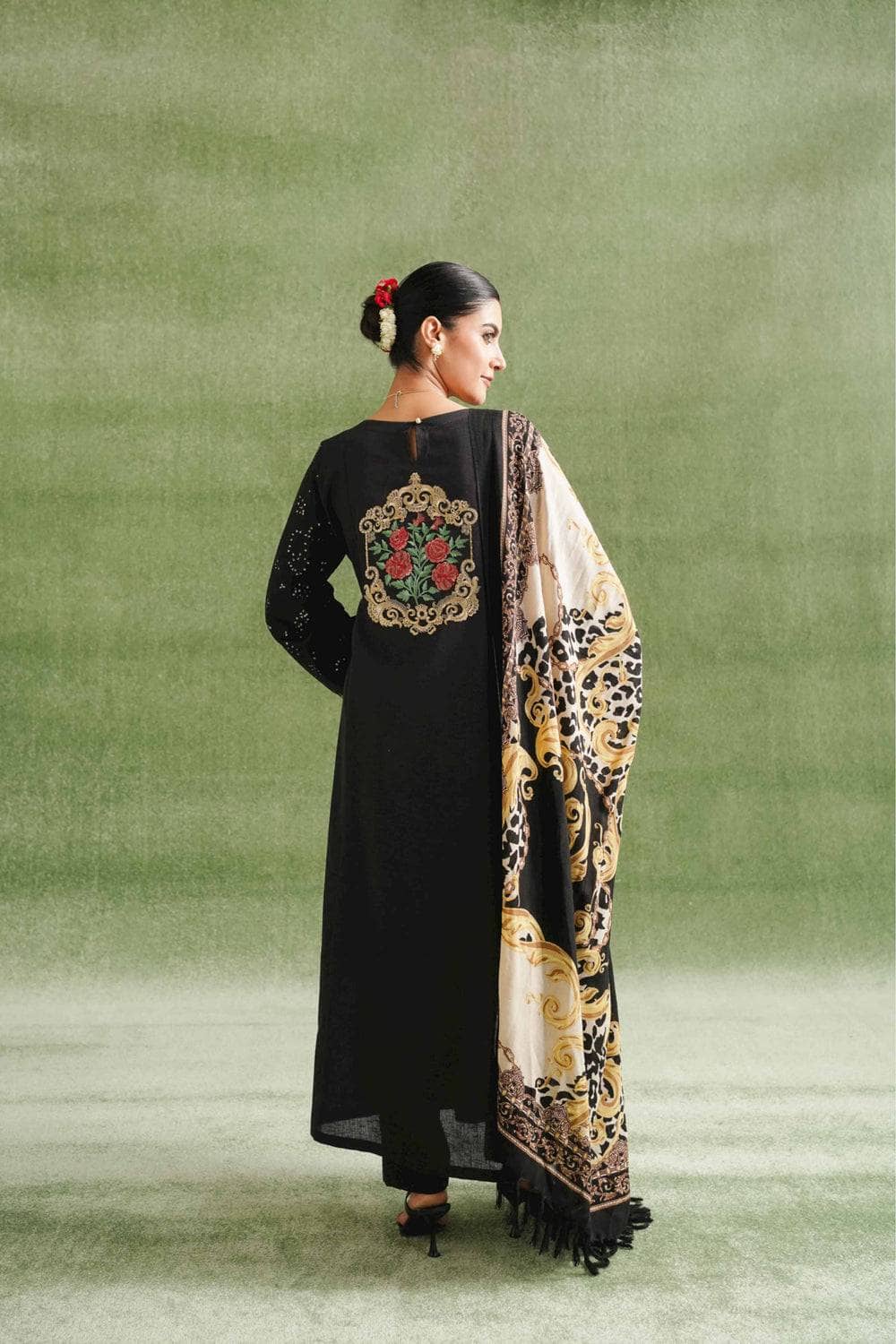 img_nishat_winter_24_awwal_boutique