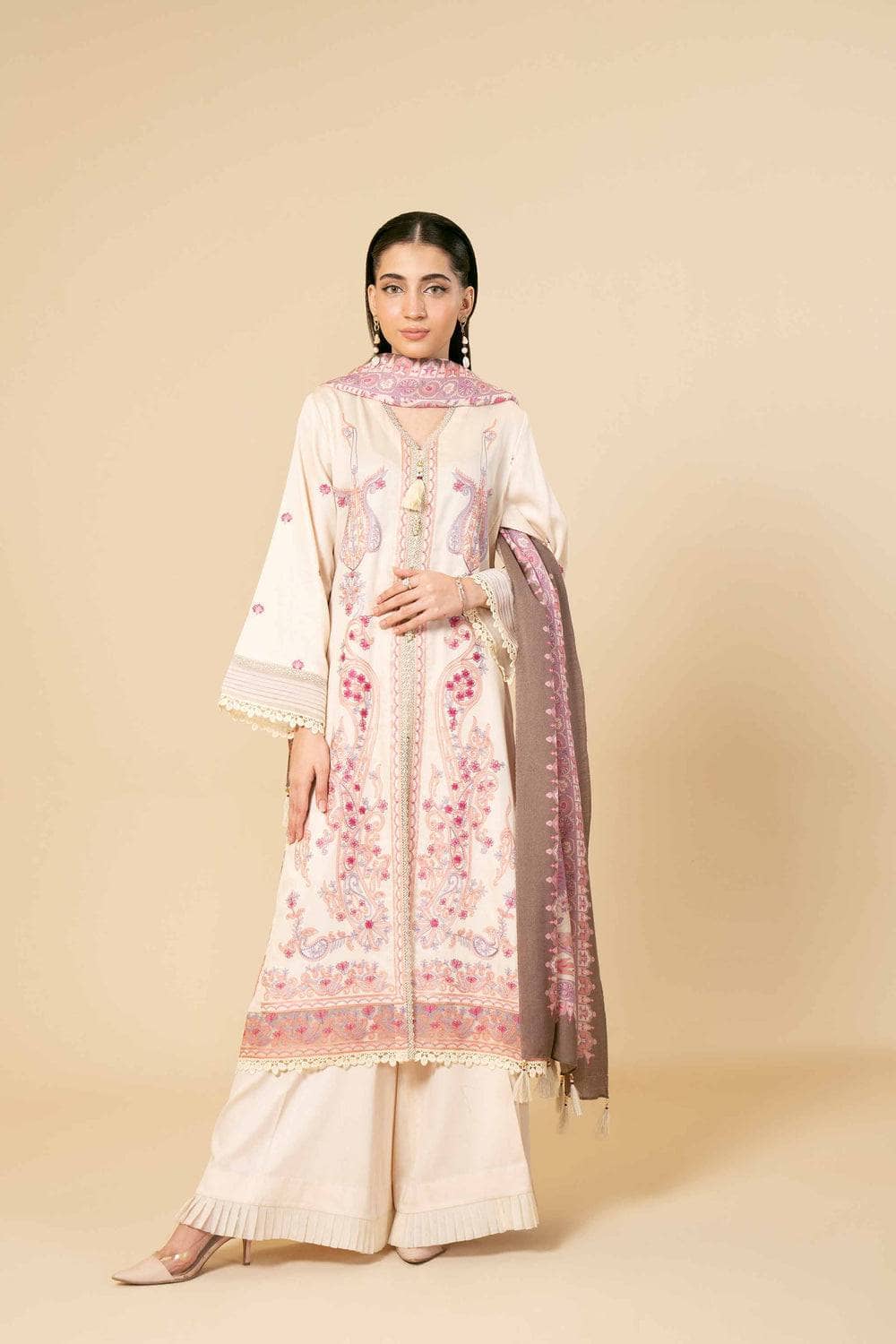 img_nishat_winter_24_awwal_boutique